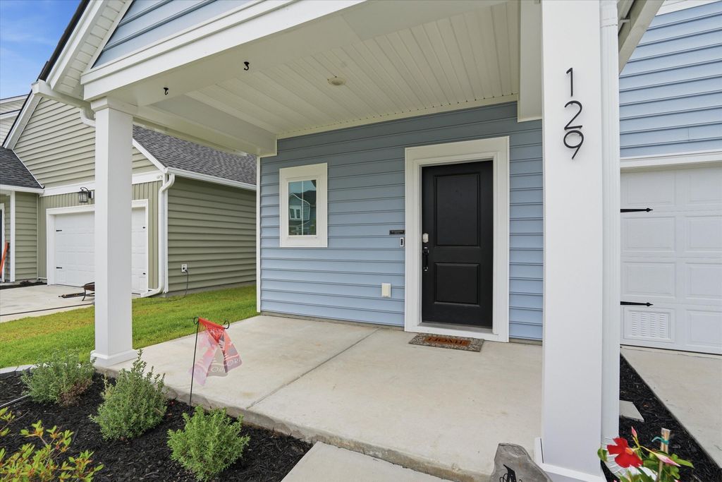 Image 9 of property listing at 129 Spotted Way, Summerville, SC 29485