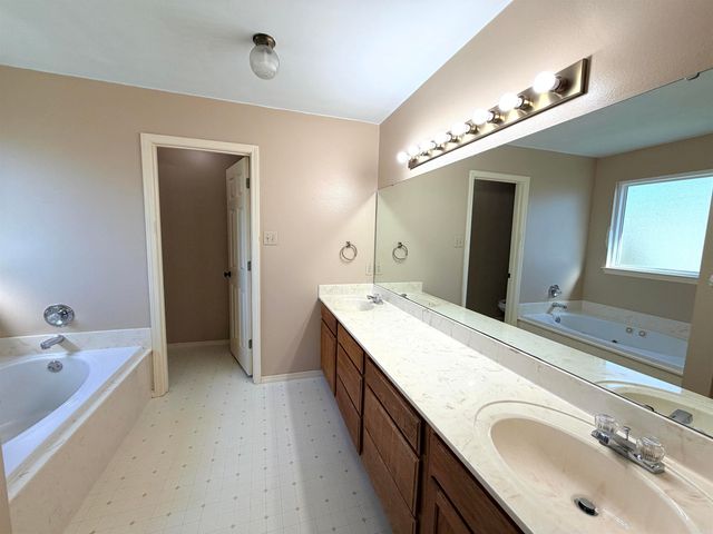 18 Westglen Cove, Little Rock, AR 72211