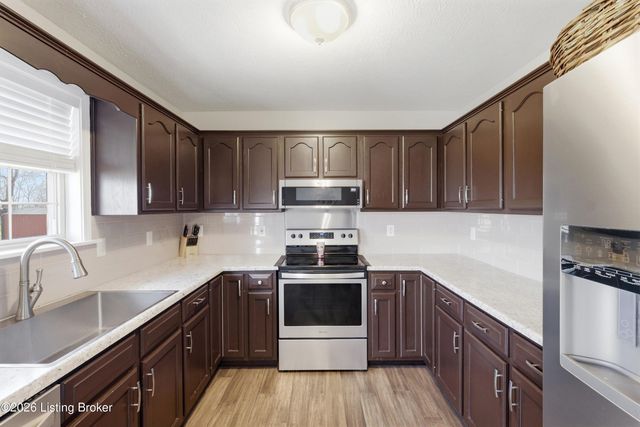 442 Mary David Dr, Shepherdsville, KY 40165