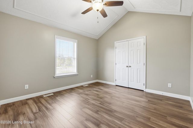 442 Mary David Dr, Shepherdsville, KY 40165