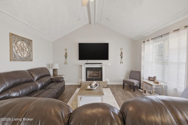 442 Mary David Dr, Shepherdsville, KY 40165