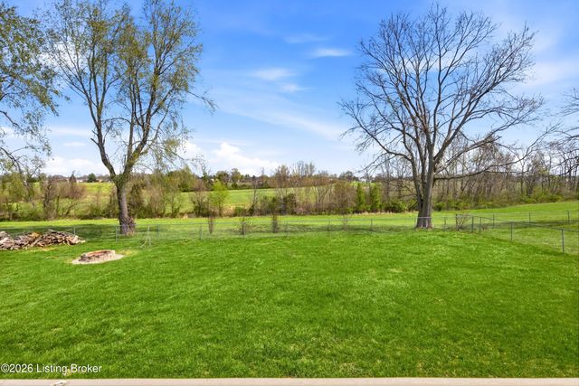 442 Mary David Dr, Shepherdsville, KY 40165