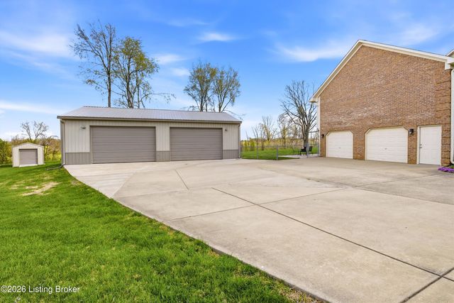 442 Mary David Dr, Shepherdsville, KY 40165