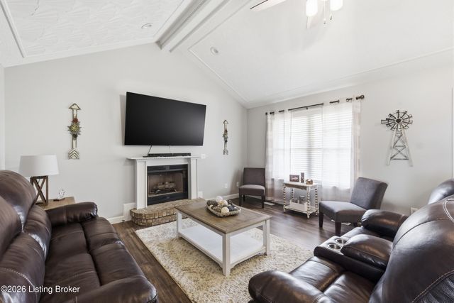 442 Mary David Dr, Shepherdsville, KY 40165