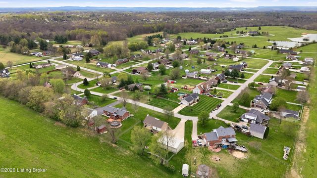 442 Mary David Dr, Shepherdsville, KY 40165