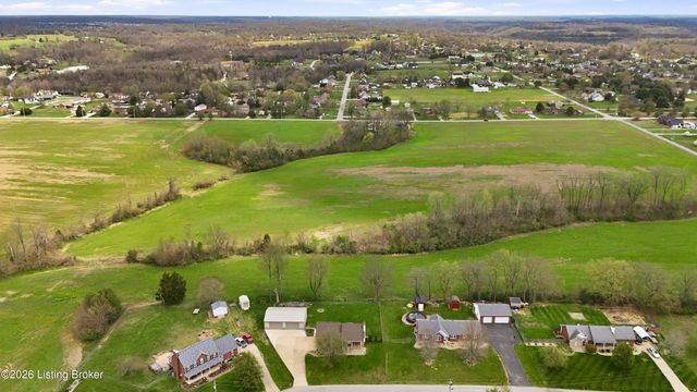 442 Mary David Dr, Shepherdsville, KY 40165