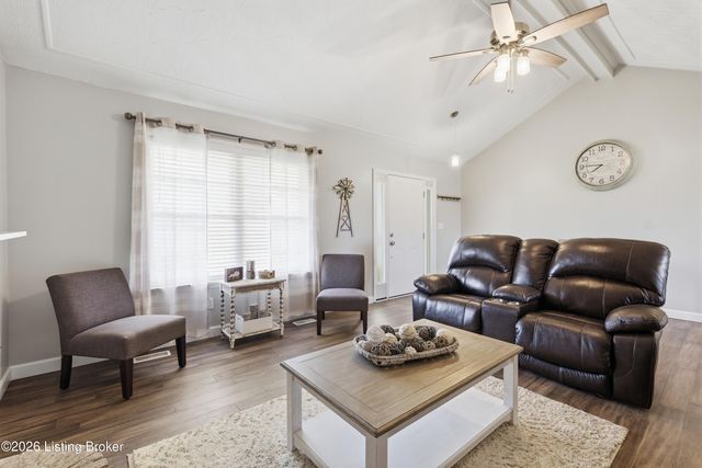 442 Mary David Dr, Shepherdsville, KY 40165