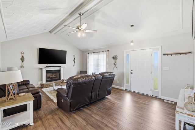 442 Mary David Dr, Shepherdsville, KY 40165