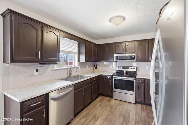 442 Mary David Dr, Shepherdsville, KY 40165