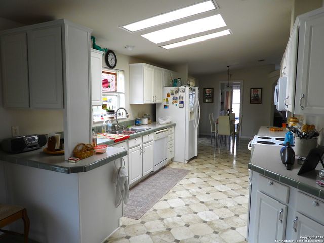 460 Faurie Road, Lakehills, TX 78063