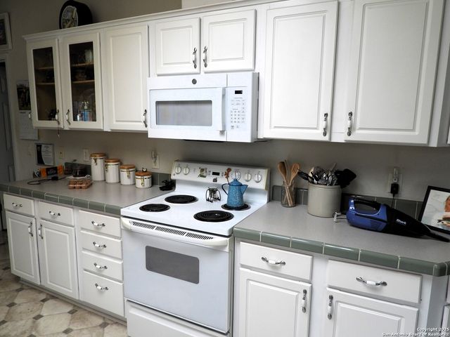 460 Faurie Road, Lakehills, TX 78063