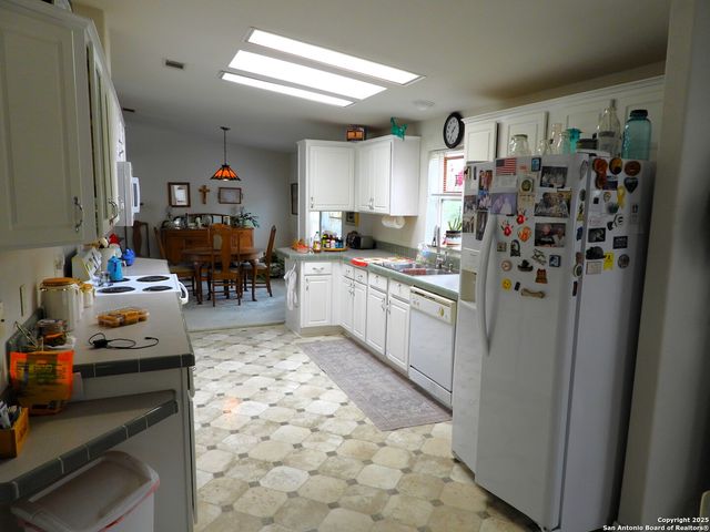 460 Faurie Road, Lakehills, TX 78063