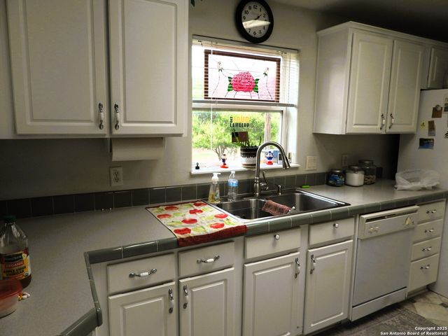 460 Faurie Road, Lakehills, TX 78063