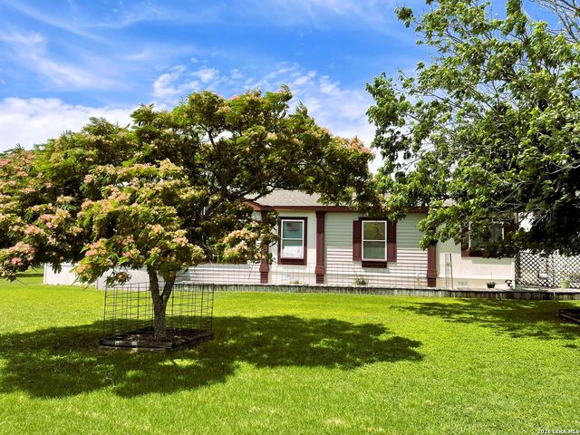 460 Faurie Road, Lakehills, TX 78063