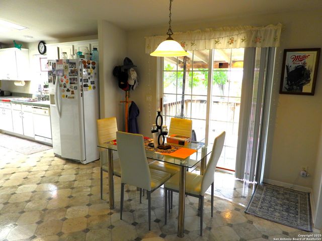 460 Faurie Road, Lakehills, TX 78063