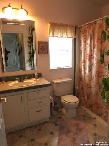 460 Faurie Road, Lakehills, TX 78063