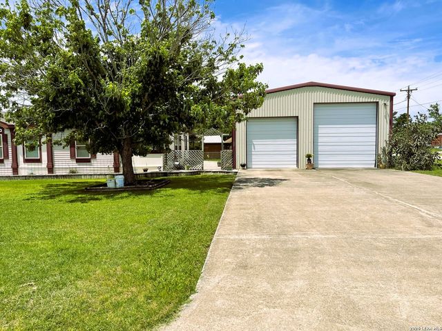 460 Faurie Road, Lakehills, TX 78063