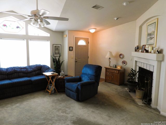 460 Faurie Road, Lakehills, TX 78063