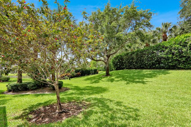 129 Euphrates Circle, Palm Beach Gardens, FL 33410