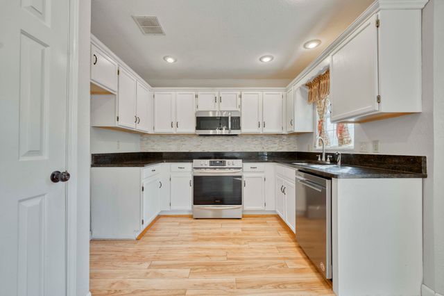 5827 S Farm Road 157, Springfield, MO 65810