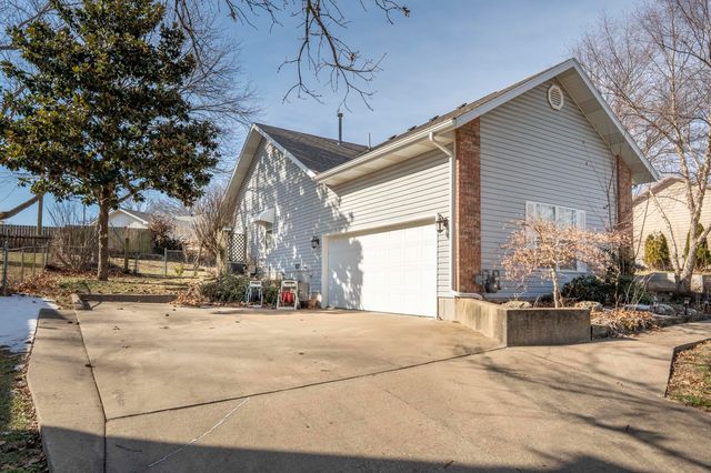 5827 S Farm Road 157, Springfield, MO 65810