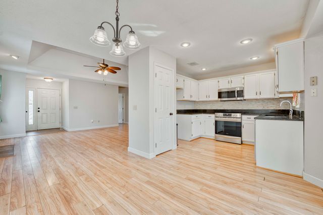 5827 S Farm Road 157, Springfield, MO 65810