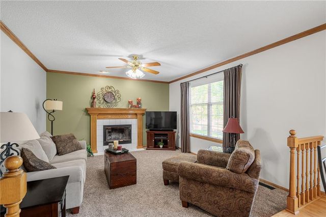 4512 NE Webster Drive, Lee's Summit, MO 64064