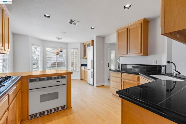 143 Shelterwood Ln, Danville, CA 94506