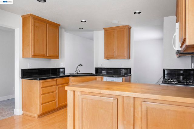 143 Shelterwood Ln, Danville, CA 94506