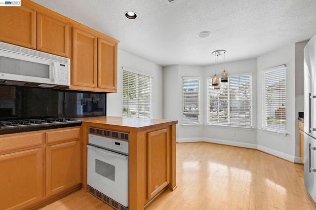 143 Shelterwood Ln, Danville, CA 94506