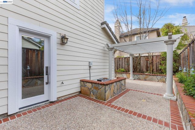 143 Shelterwood Ln, Danville, CA 94506