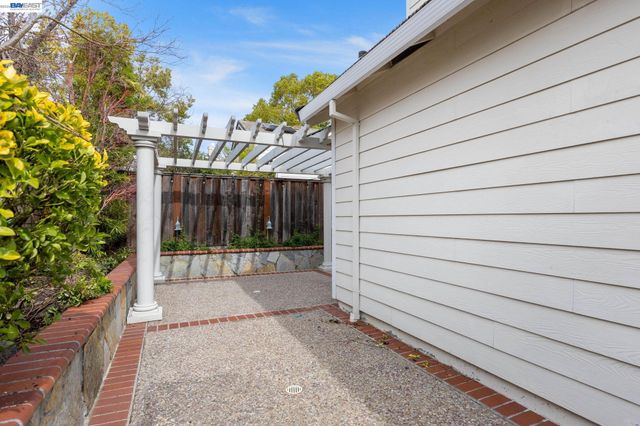 143 Shelterwood Ln, Danville, CA 94506