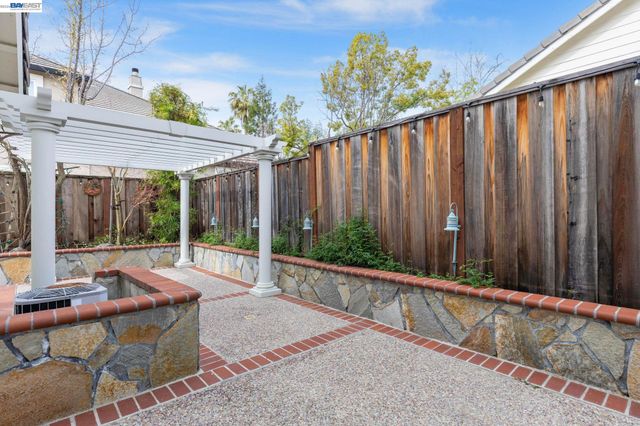 143 Shelterwood Ln, Danville, CA 94506