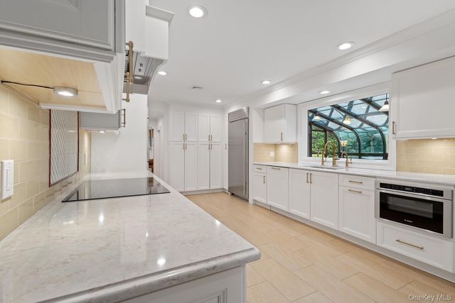 65 Avery Road, Woodbury, NY 11797