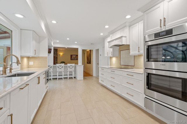 65 Avery Road, Woodbury, NY 11797