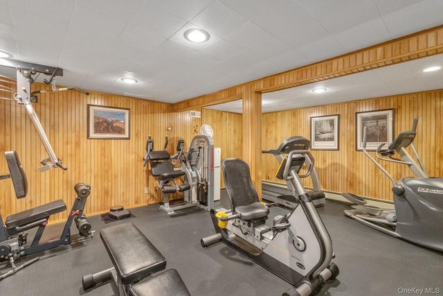 65 Avery Road, Woodbury, NY 11797