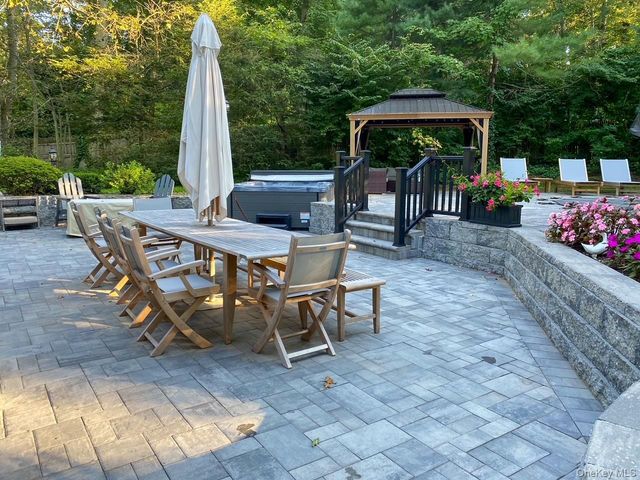 65 Avery Road, Woodbury, NY 11797