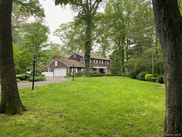 65 Avery Road, Woodbury, NY 11797