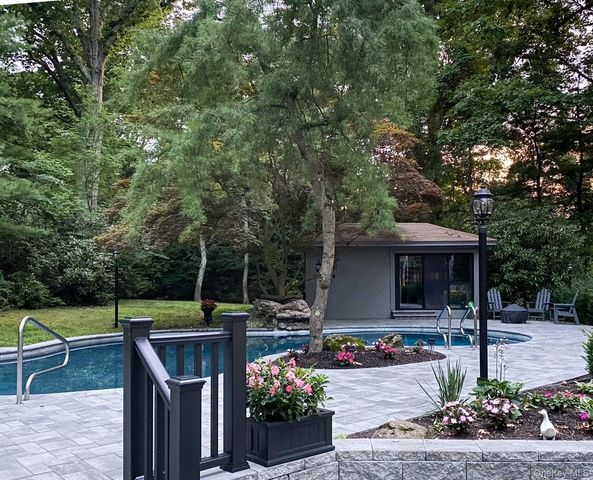 65 Avery Road, Woodbury, NY 11797