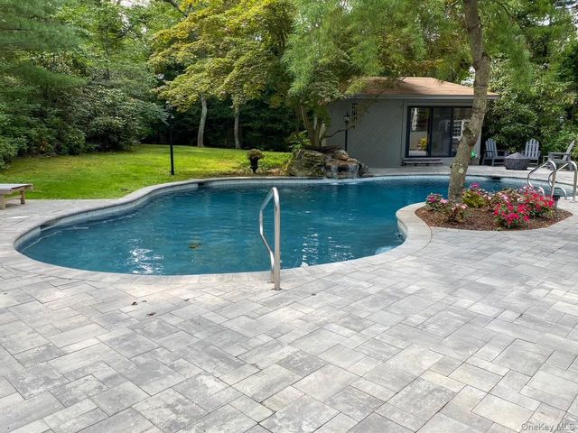 65 Avery Road, Woodbury, NY 11797