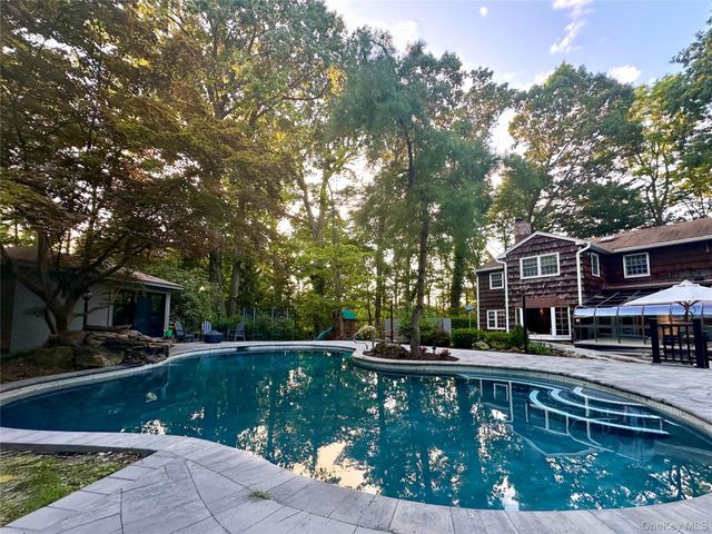 65 Avery Road, Woodbury, NY 11797