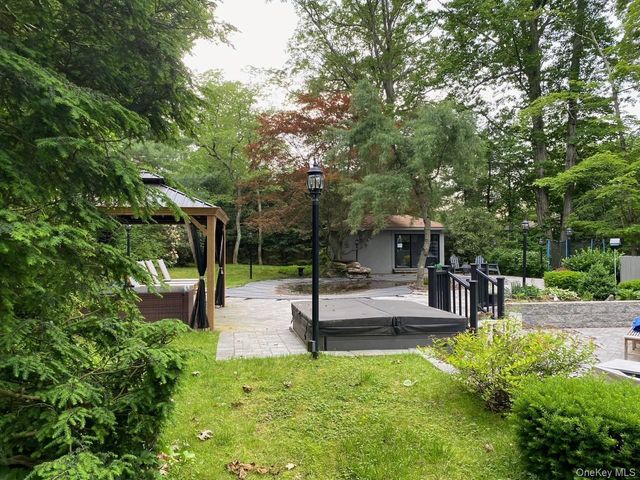 65 Avery Road, Woodbury, NY 11797