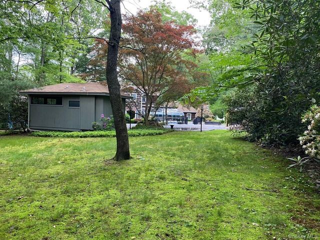 65 Avery Road, Woodbury, NY 11797