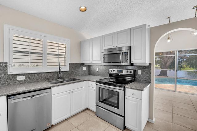 467 SW 191st Terrace, Pembroke Pines, FL 33029