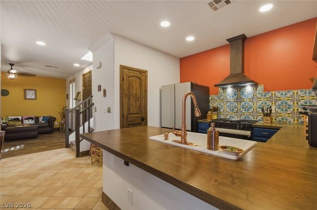 113 Weisbrook Court, Henderson, NV 89011