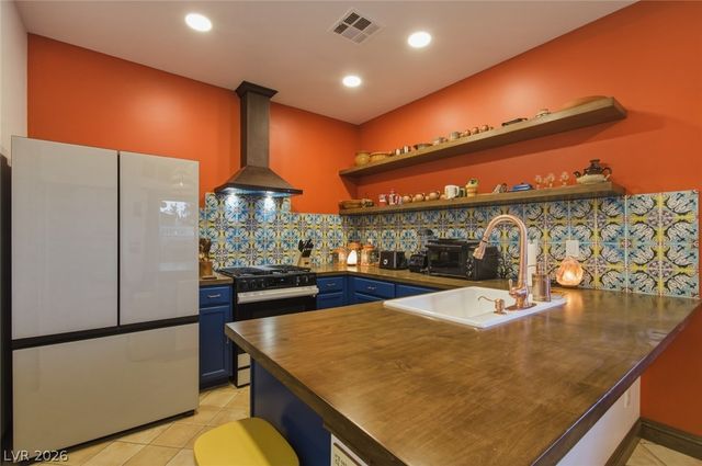 113 Weisbrook Court, Henderson, NV 89011