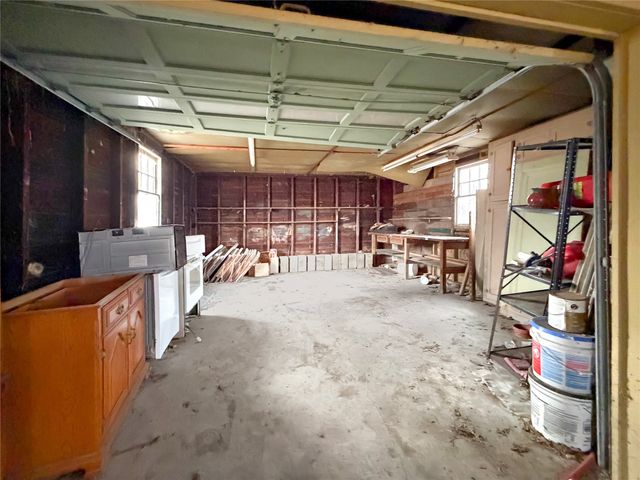 1109 N Howard Street, Indianola, IA 50125