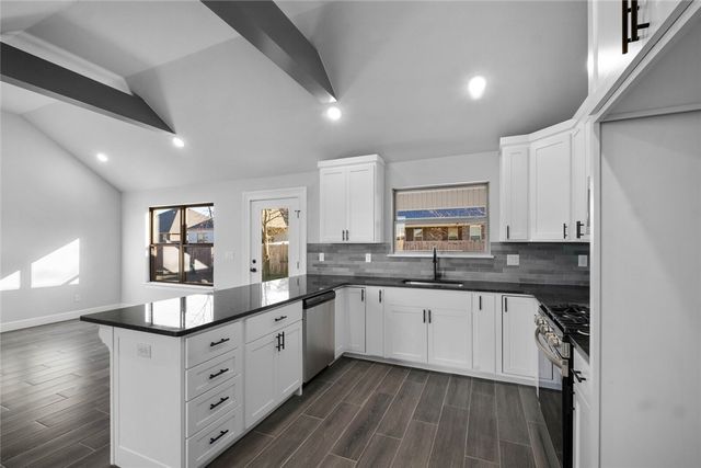 4668 W Triangle Street, Fayetteville, AR 72704