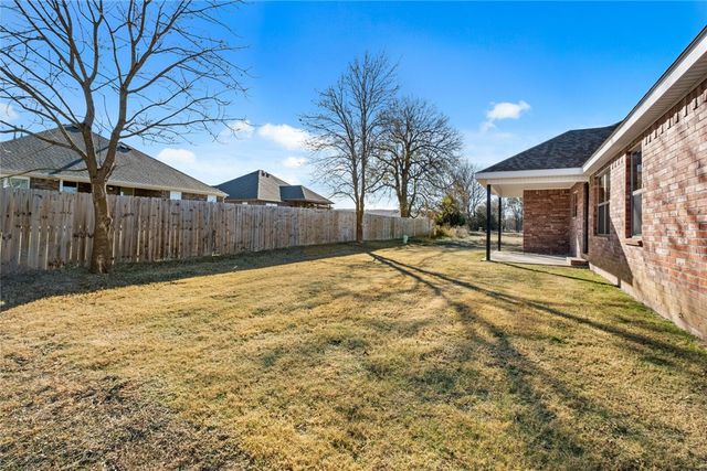 4668 W Triangle Street, Fayetteville, AR 72704