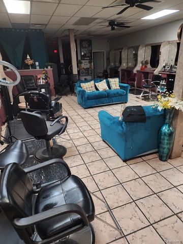 9646 Greenfield Road, Detroit, MI 48227